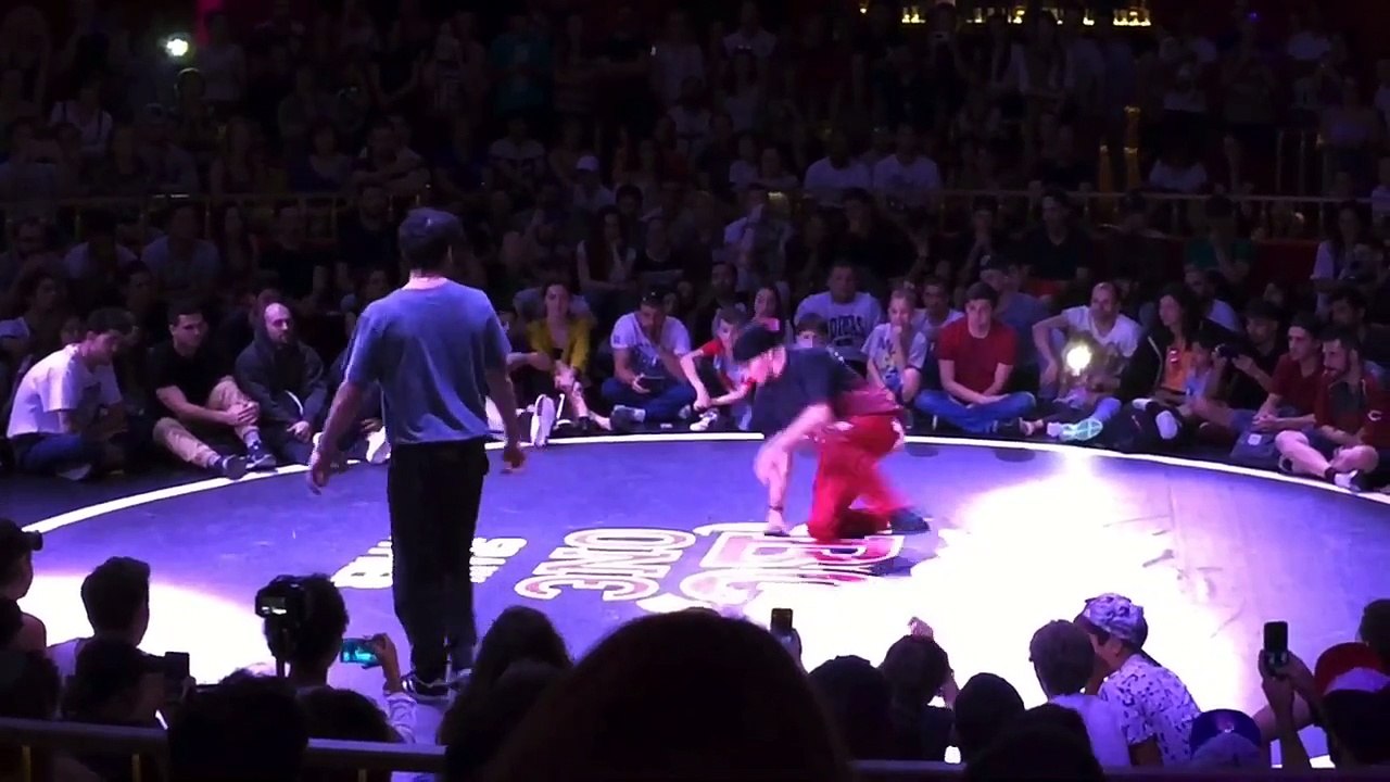 Red Bull BC One Spain Cypher 2017 Final - Xak vs Chey