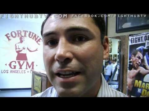 De La Hoya tells us why he was laughing during Mayweather-Mosley Fight