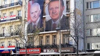 Διχασμένη η Τουρκία πάει στο δημοψήφισμα