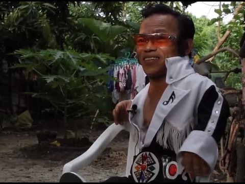 Little Elvis impersonator keeps The King alive in the Philippines
