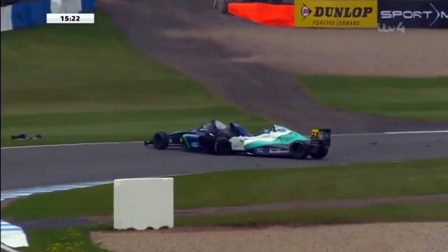Enorme crash de 2 formules 1 en pleine course Donnington Park