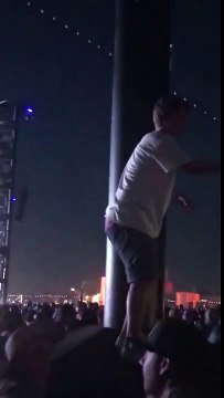 Sauter dans la foule en concert... FAIL !! Coachella