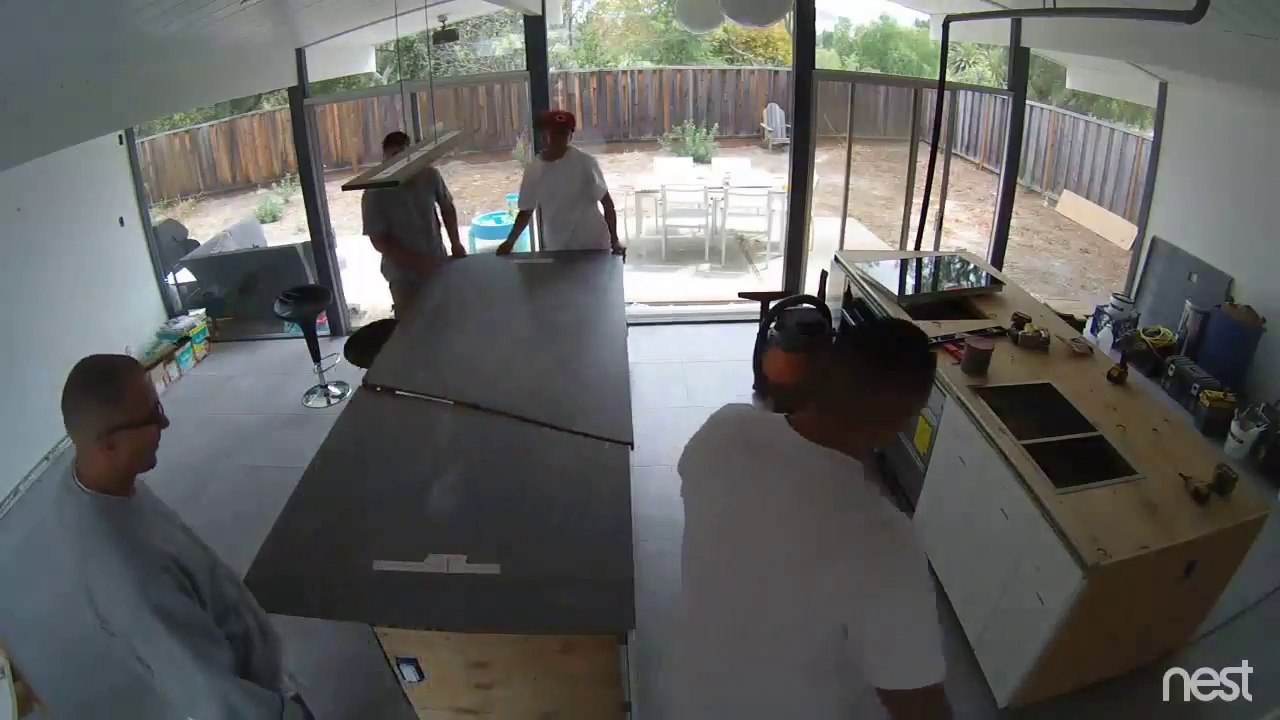 Ces ouvriers explosent une dalle de 3 mètres !