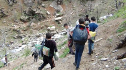 Harçlıklarını Çıkarabilmek Için Hayatlarını Riske Atıyorlar