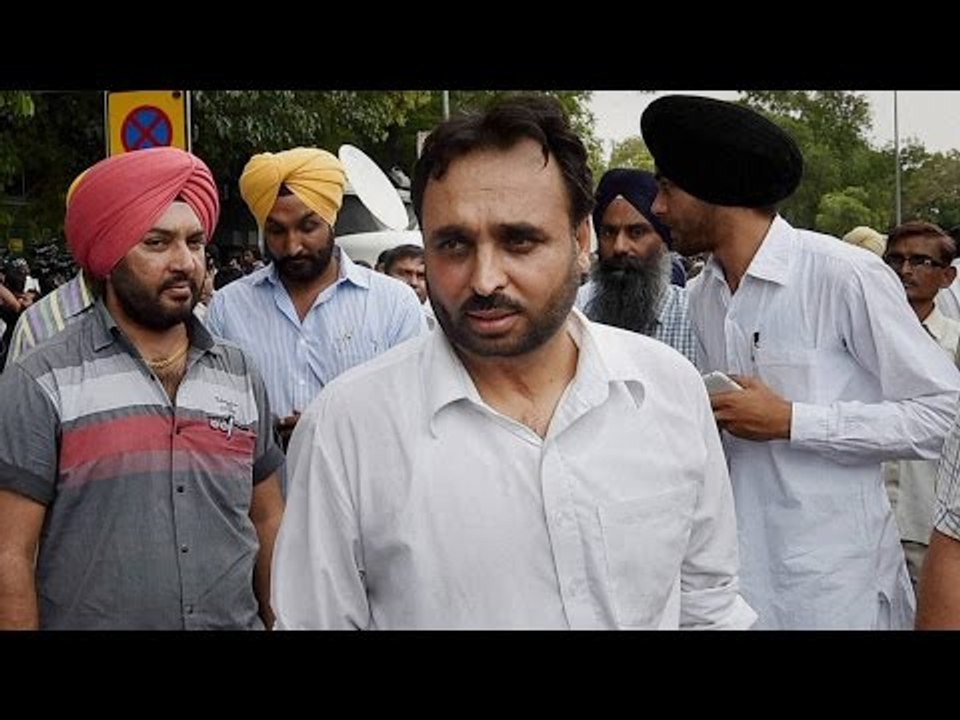 Bhagwant Mann booked for manhandling media persons | Oneindia News