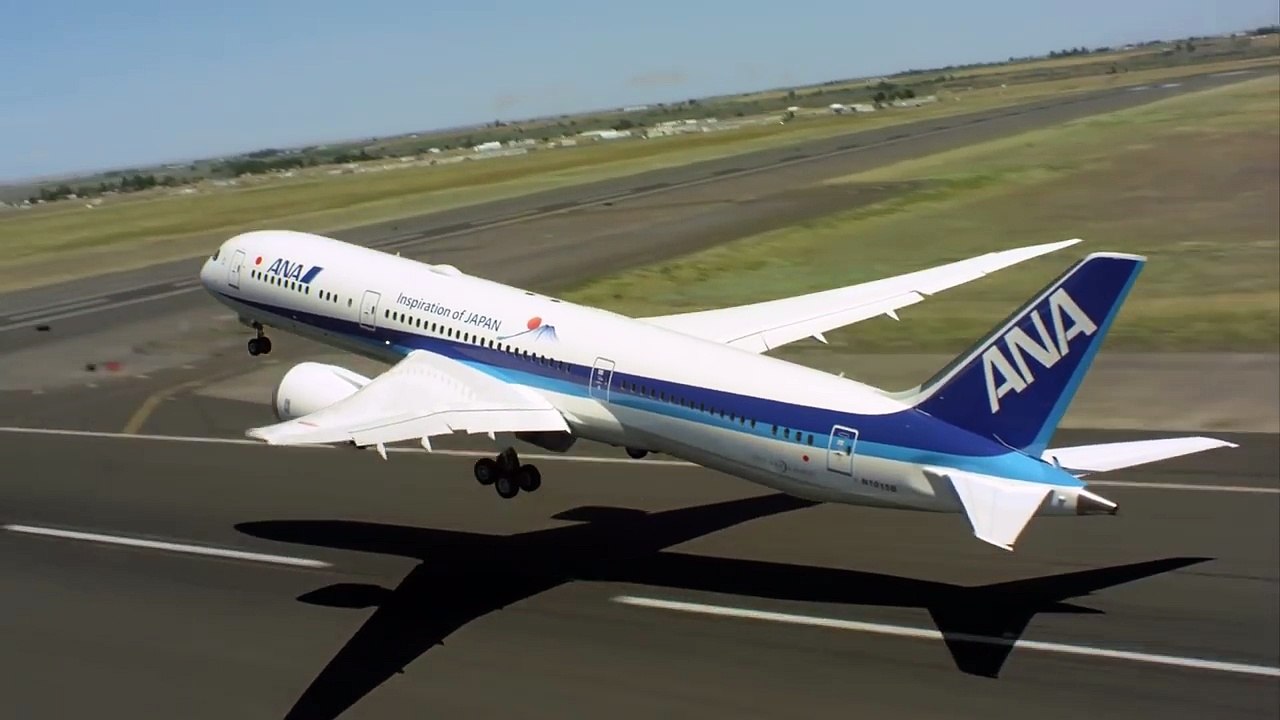 Top 10 most dangerous and crazy vertical takeoff on airplanes _ Boeing _ Airbus _ Mig-29 _ Su-35 (1)