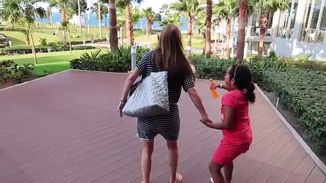 Scary Killer Clown Attacks Kids On The Beach! Scary Clown Chase (SKIT)