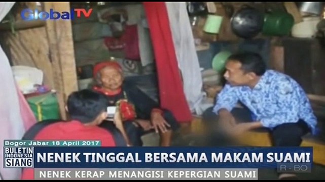 Nenek Usia 90 Tahun Ini Tinggal Bersama Makam Suaminya