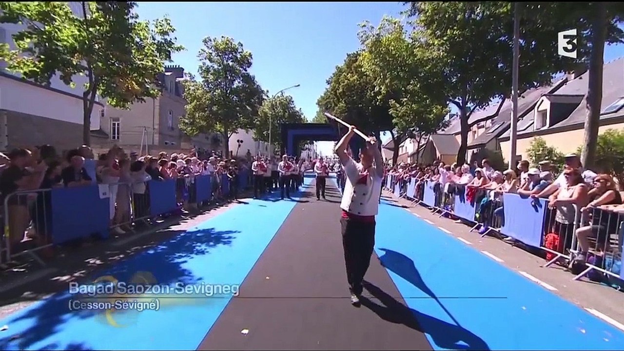 FIL 2016 - La grande parade des nations celtes Extrait Fraise Plougastel Nominoe
