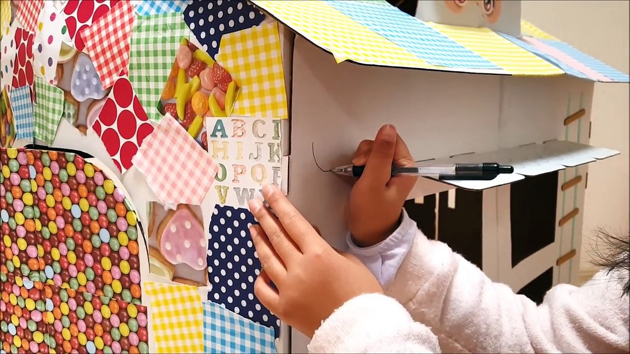 ダンボールのおうち おえかきハウス リカちゃんのお家作ってメルちゃんと遊んでみたよ！お家ごっこ遊び キッズおもちゃ 子供向け 幼児動画 トイキッズ