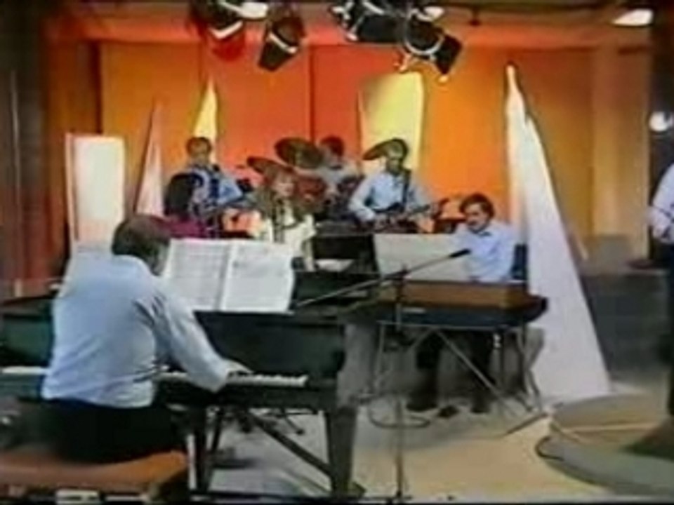 MALCOLM ROBERTS. RIO MADE ME FALL IN LOVE. PEBBLE MILL