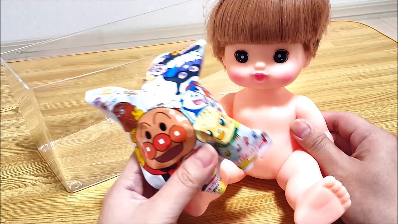 メルちゃん ネネちゃん一緒にお風呂 うんちバスボールでビックリ！アンパンマン バスボールも入れ...