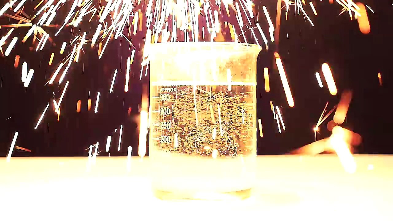 20 SPARKLES BURNING UNDER WATER [HD, 1280x720]