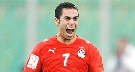 ‫لقطة محرجة لـ ( احمد فتحي ) فى مباراة اسوان شاهد كيف خدعه لاعب أسوان‬