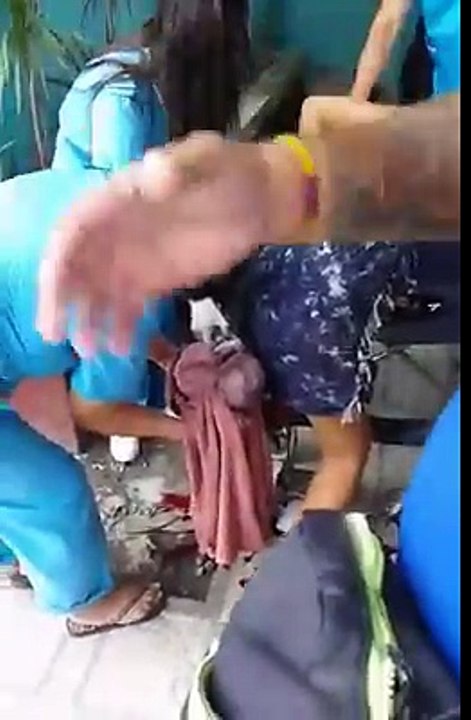 Une sans-abri accouche devant un hôpital qui vient de refuser de l'aider parce qu'elle n'a pas d'argent...