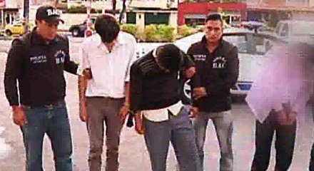 Tải video: Tres presuntos estafadores fueron capturados en el norte de Quito