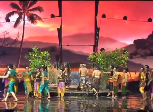 Siti Badriah Nyanyikan Lagu Dia di Hut ANTV ke-24