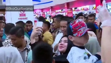 Begini Lucunya Saat Presiden Jokowi Nyanyi Perdamaian - Nasida Ria