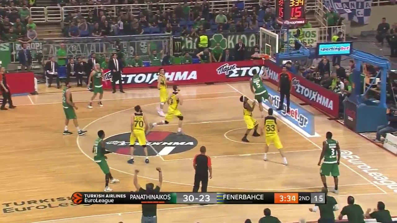 Το εντυπωσιακό ανάποδο κάρφωμα του Μάικλ Τζέιμς - Παναθηναϊκός vs. Φενέρμπαχτσέ  - 18.04.2017