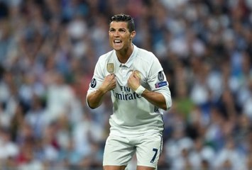 Cristiano Ronaldo fusille Neuer... en étant hors-jeu