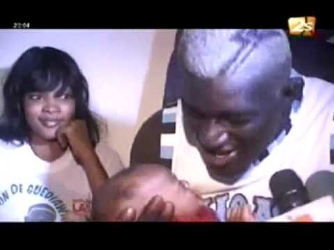 Balla Gaye 2 fete sa victoire avec son dernier fils - Bantamba - 07 Août 2012 (Archive)