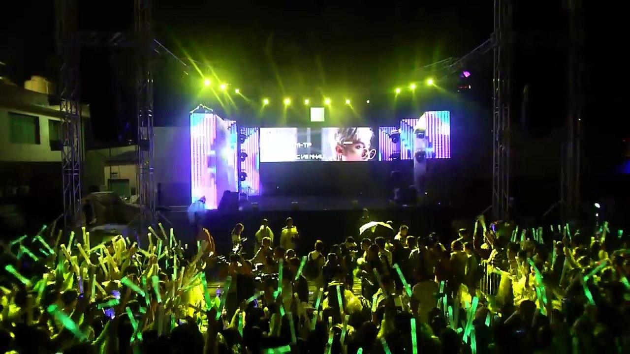 CHÚNG TA KHÔNG THUỘC VỀ NHAU   DEBUT ONSTAGE   LIVE STREAMING