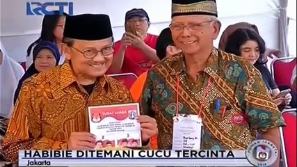 BJ Habibie Berikan Hak Suara Ditemani Cucu Tercinta