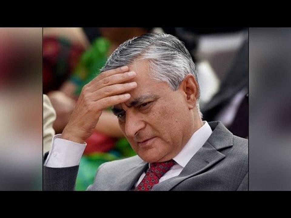 CJI pulls up PM Modi for not raising issue of judges appointment during I-day speech | Oneindia News