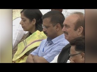 Download Video: Arvind Kejriwal caught sleeping during PM Modi's 94 minute Independence Day speech | Oneindia news