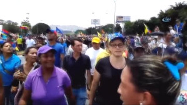Venezuela'da Kriz Büyüyor- Hükümet Karşıtı Gösterilerde 3 Kişi Öldü