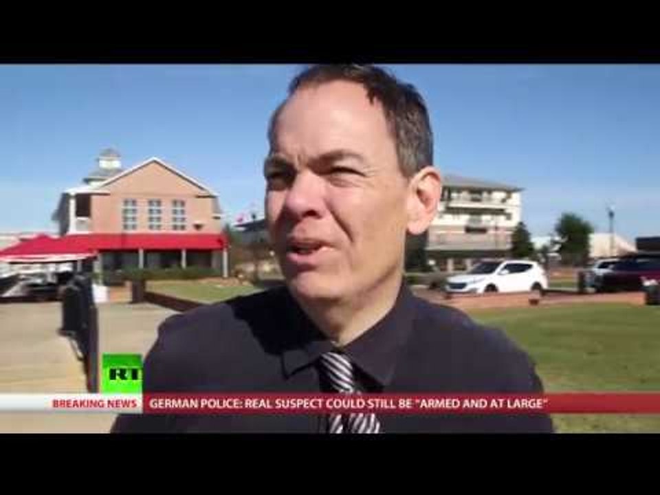 Keiser Report: Putin, Hacking & Conspiracy (E1008)
