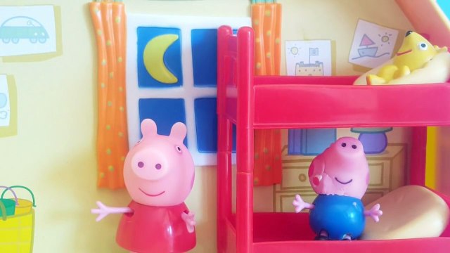 Peppa Pig George IS WOUNDED BY A SPIDER - Toys English Episodes - Juguetes de Peppa Pig