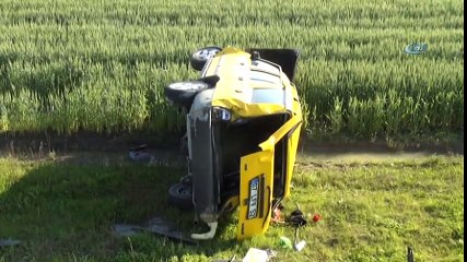 Otomobil Buğday Tarlasına Uçtu