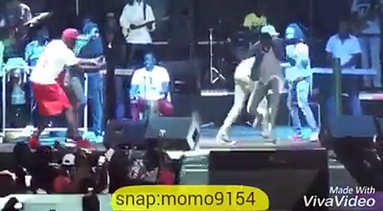 Wally Seck's dance at Mbour