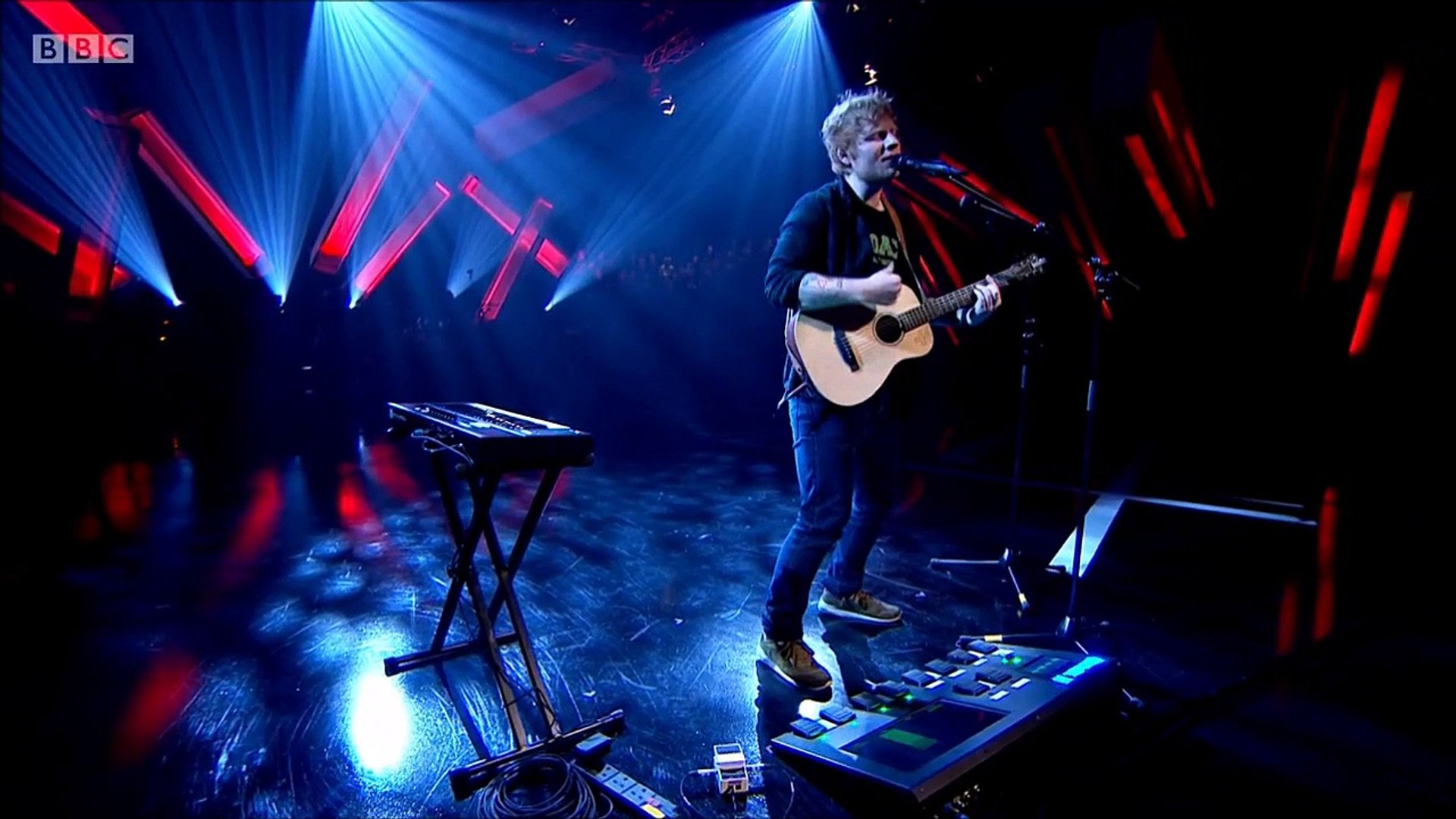 ⁣Ed Sheeran - Shape Of You - Live UKTV 18/04/17