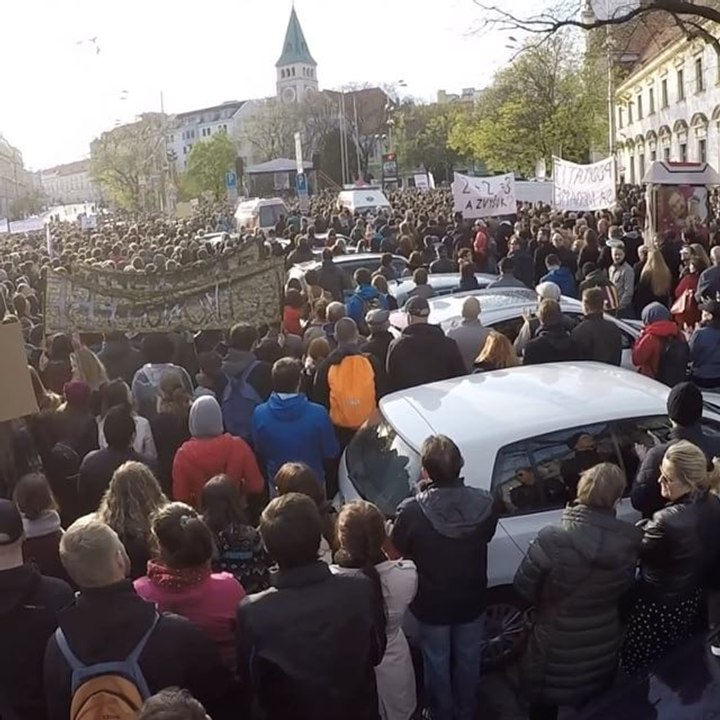 Thousands Join Anti-Corruption Protest in Bratislava