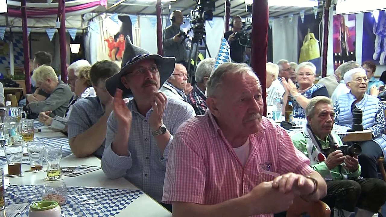 Sara & Roxy - Halli Galli