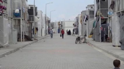 Çadır Kentte Yaşayan Suriyeliler İçin Futbol Sahası