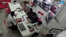 Thanh niên bảnh trộm iPhone ngay trước mặt nhân viên cửa hàng điện thoại