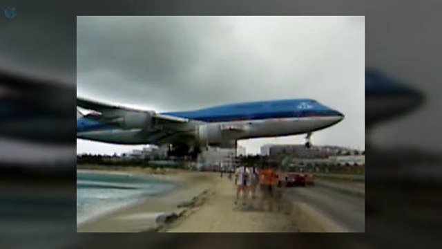 TOP 20 CROSSWIND LANDINGS - Dangerous landings in extreme wind conditions and storms