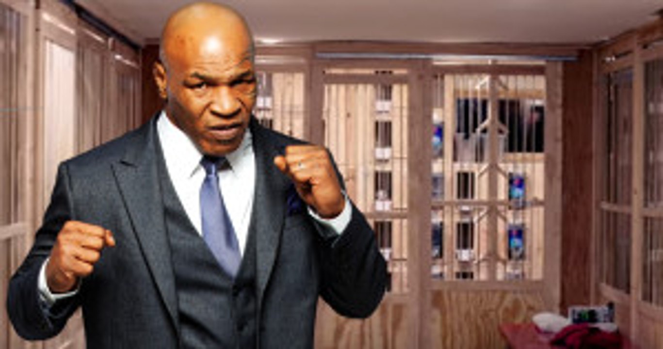 Ünlü Boksör Mike Tyson, Malikanesinde Güvercin Besliyor