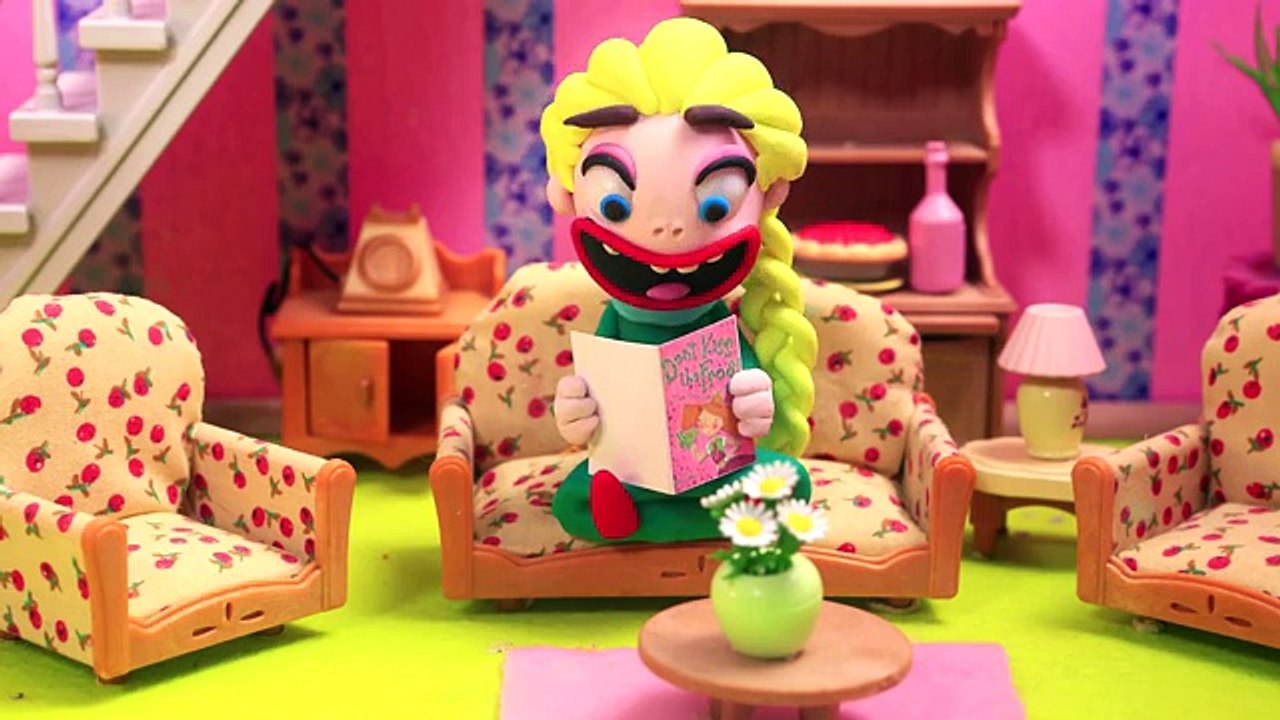 Scare House with ELSA _ Spooky Stop Motion Movies Play Doh Frozen Animation
