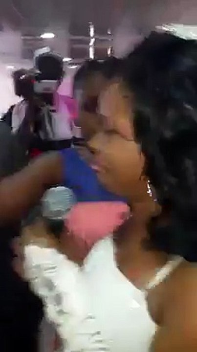 Scandale : Sa maîtresse debarque au Mariage en robe de mariée (RIRE)