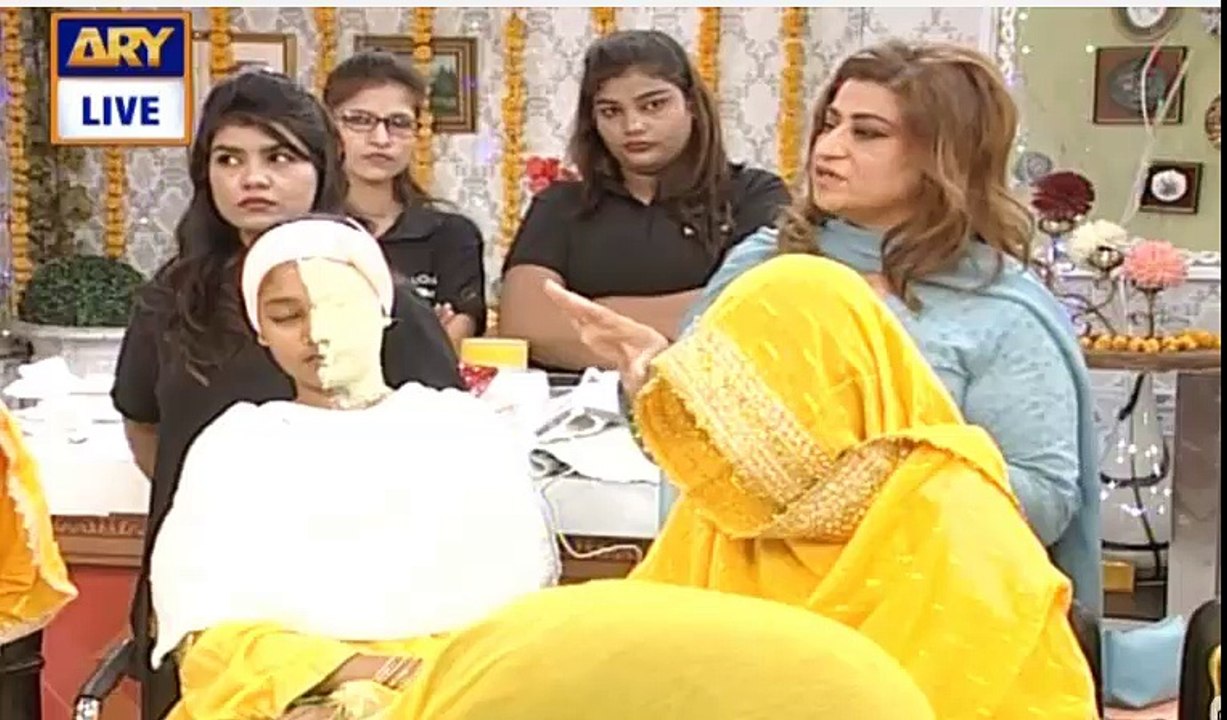 Easy Remedies To Lighten Your Dark Knuckles And Toes Naturally