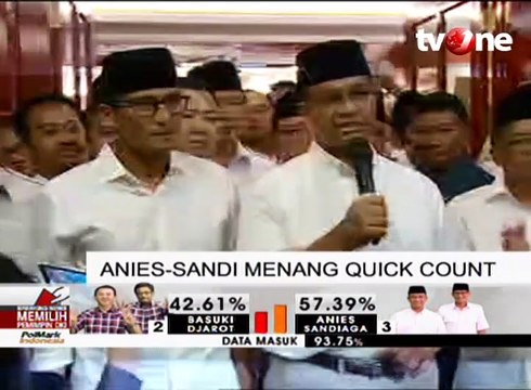 Pelukan Bahagia Anies dan Sandi