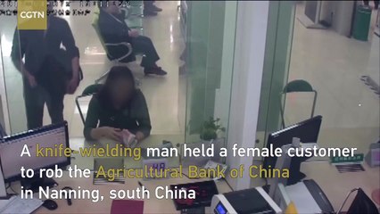 Un employé de banque en mode super héros