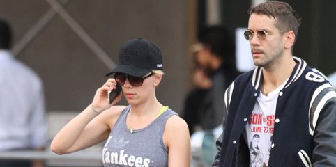 Scarlett Johansson Smokes Away The Stress Of Her Custody Battle