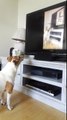 Ce chien s'aboie sur lui-même à la TV en direct !