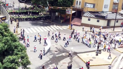 Formación de policías que impiden paso de la marcha