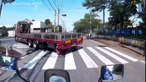 手ブラで北海道ツーリング女子ライダー